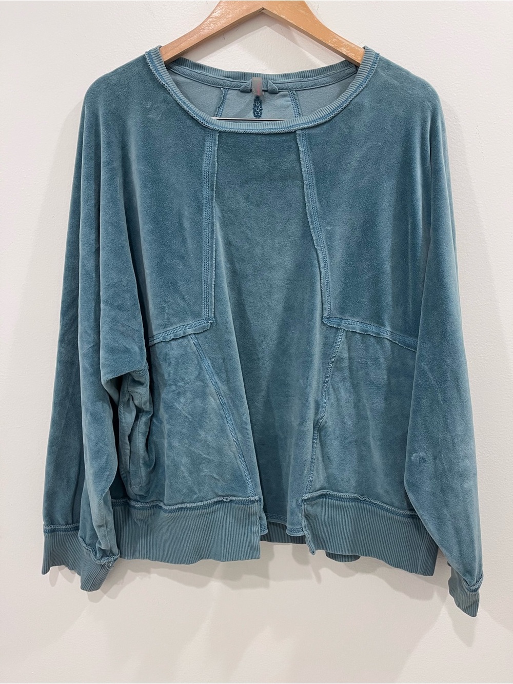 FREE PEOPLE Movement ‘Strive On' Velour Oversized Sweatshirt Women's Size Medium - Picture 4 of 8